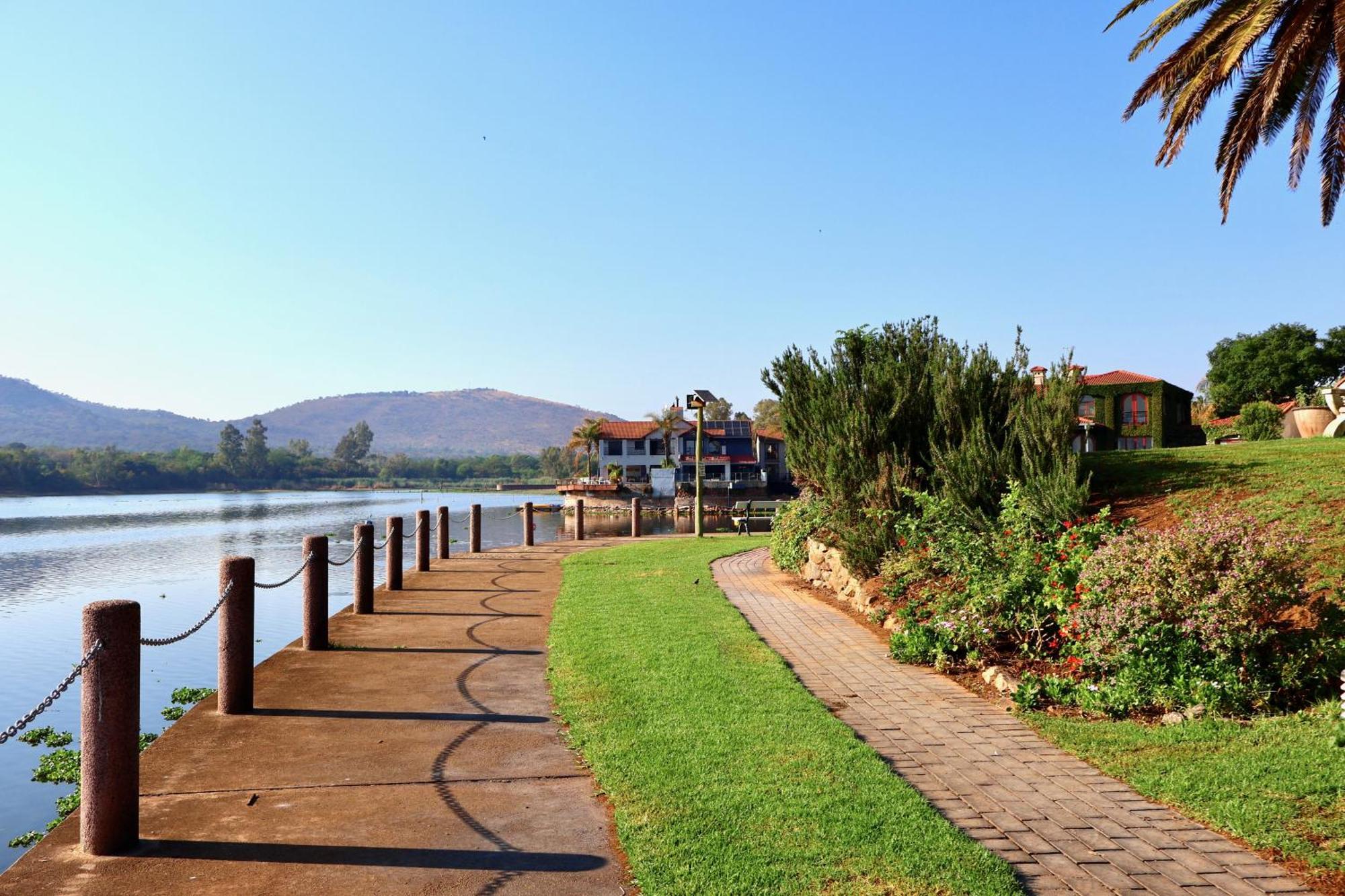 37 On Eagles Hotel Hartbeespoort Exterior photo